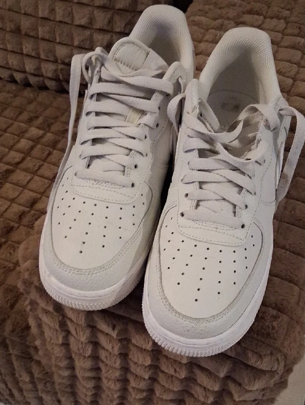 Nike Low-Top Sneakers in Off-White